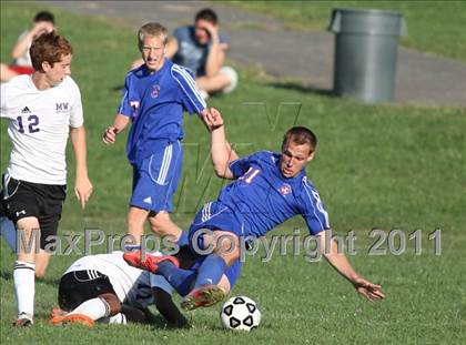 Thumbnail 3 in Monroe-Woodbury vs. Goshen Central photogallery.
