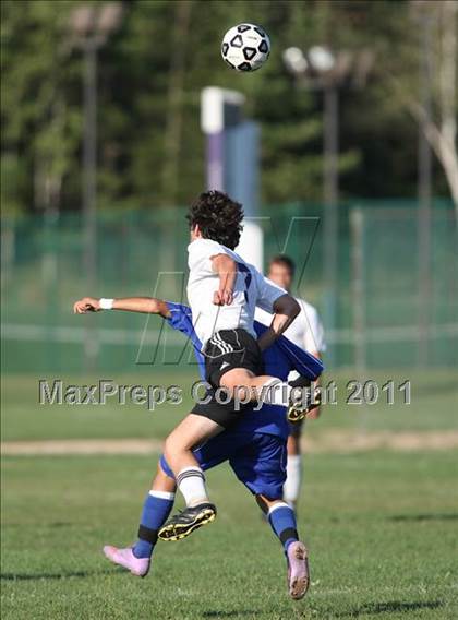 Thumbnail 2 in Monroe-Woodbury vs. Goshen Central photogallery.