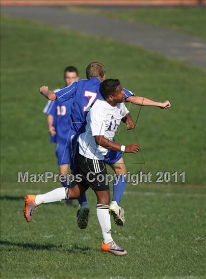 Thumbnail 3 in Monroe-Woodbury vs. Goshen Central photogallery.