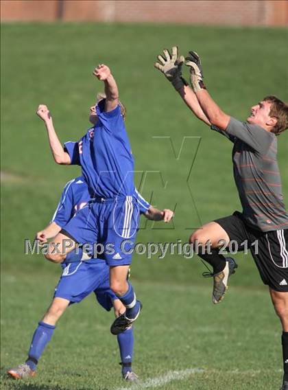 Thumbnail 1 in Monroe-Woodbury vs. Goshen Central photogallery.