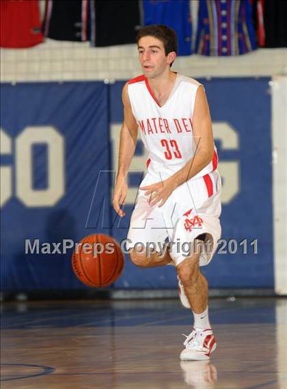 Thumbnail 3 in Mater Dei vs. Dorsey (MaxPreps Holiday Classic) photogallery.