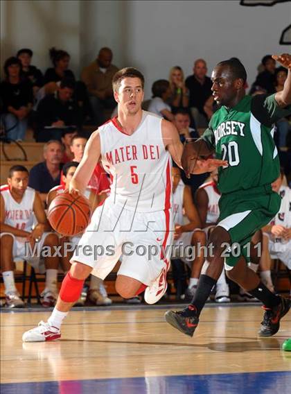 Thumbnail 2 in Mater Dei vs. Dorsey (MaxPreps Holiday Classic) photogallery.