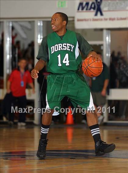 Thumbnail 3 in Mater Dei vs. Dorsey (MaxPreps Holiday Classic) photogallery.
