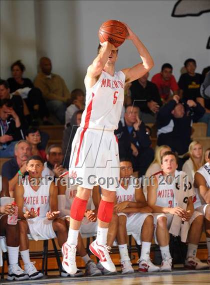 Thumbnail 2 in Mater Dei vs. Dorsey (MaxPreps Holiday Classic) photogallery.