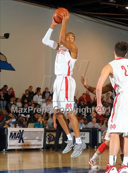 Thumbnail 2 in Mater Dei vs. Dorsey (MaxPreps Holiday Classic) photogallery.