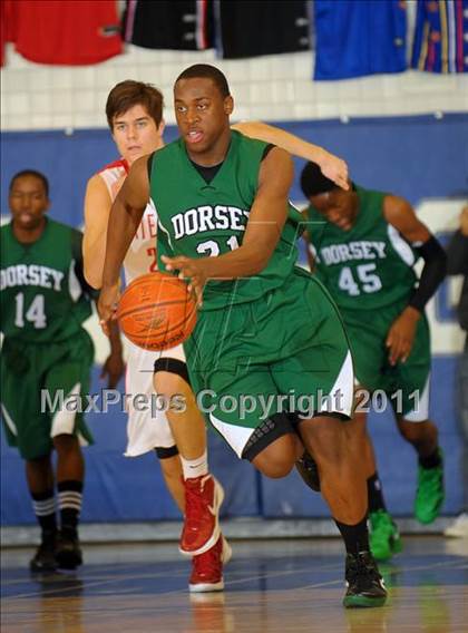 Thumbnail 2 in Mater Dei vs. Dorsey (MaxPreps Holiday Classic) photogallery.