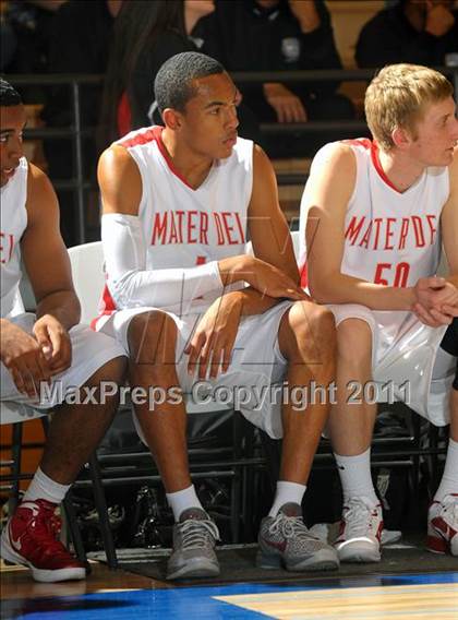 Thumbnail 2 in Mater Dei vs. Dorsey (MaxPreps Holiday Classic) photogallery.