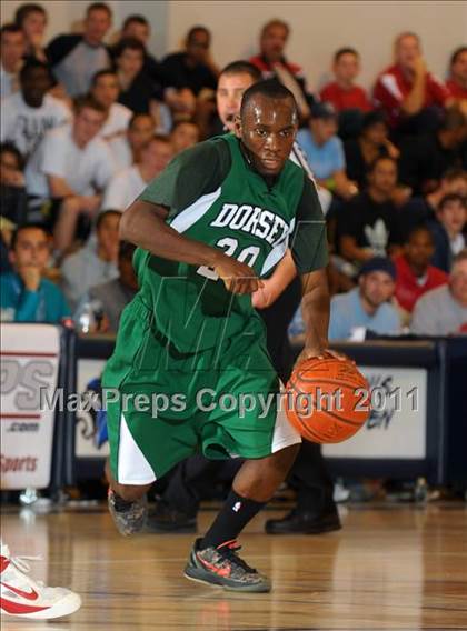 Thumbnail 1 in Mater Dei vs. Dorsey (MaxPreps Holiday Classic) photogallery.