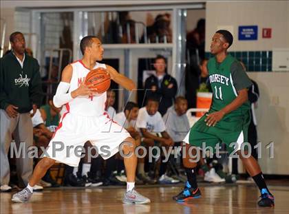 Thumbnail 1 in Mater Dei vs. Dorsey (MaxPreps Holiday Classic) photogallery.