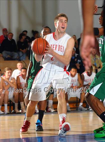 Thumbnail 3 in Mater Dei vs. Dorsey (MaxPreps Holiday Classic) photogallery.