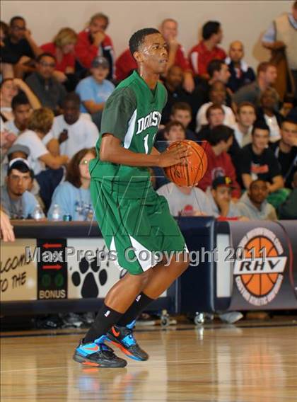 Thumbnail 1 in Mater Dei vs. Dorsey (MaxPreps Holiday Classic) photogallery.