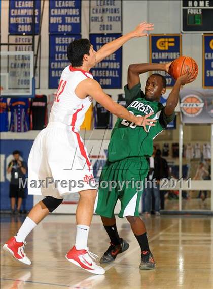 Thumbnail 1 in Mater Dei vs. Dorsey (MaxPreps Holiday Classic) photogallery.