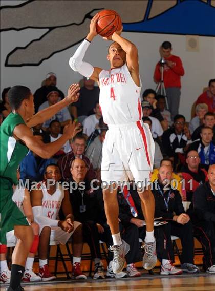 Thumbnail 3 in Mater Dei vs. Dorsey (MaxPreps Holiday Classic) photogallery.