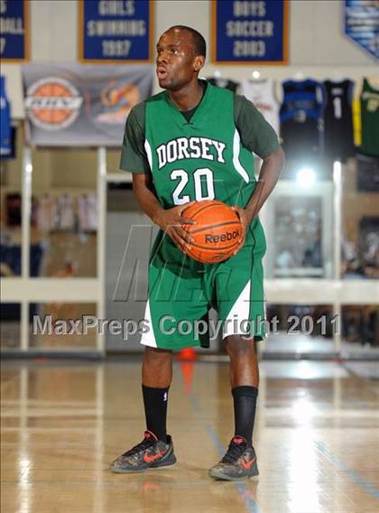 Thumbnail 2 in Mater Dei vs. Dorsey (MaxPreps Holiday Classic) photogallery.