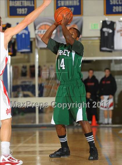 Thumbnail 3 in Mater Dei vs. Dorsey (MaxPreps Holiday Classic) photogallery.