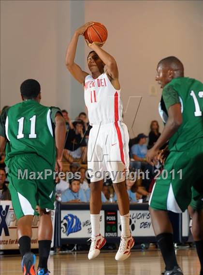Thumbnail 3 in Mater Dei vs. Dorsey (MaxPreps Holiday Classic) photogallery.