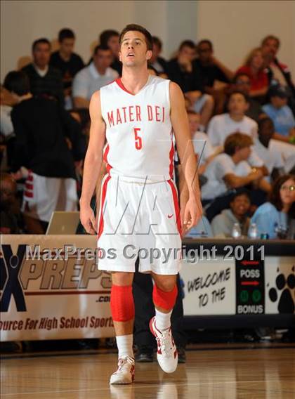 Thumbnail 1 in Mater Dei vs. Dorsey (MaxPreps Holiday Classic) photogallery.