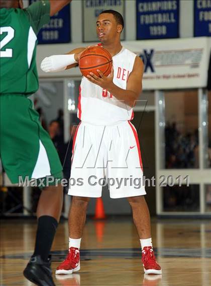 Thumbnail 1 in Mater Dei vs. Dorsey (MaxPreps Holiday Classic) photogallery.