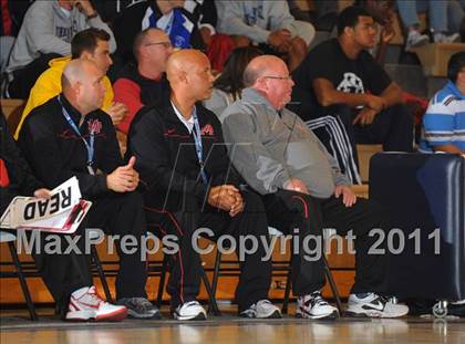 Thumbnail 2 in Mater Dei vs. Dorsey (MaxPreps Holiday Classic) photogallery.