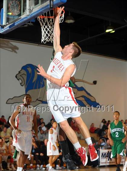 Thumbnail 1 in Mater Dei vs. Dorsey (MaxPreps Holiday Classic) photogallery.
