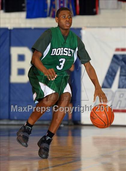Thumbnail 3 in Mater Dei vs. Dorsey (MaxPreps Holiday Classic) photogallery.