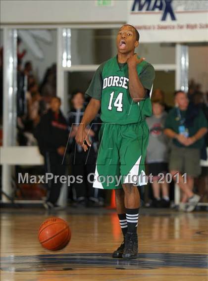Thumbnail 3 in Mater Dei vs. Dorsey (MaxPreps Holiday Classic) photogallery.