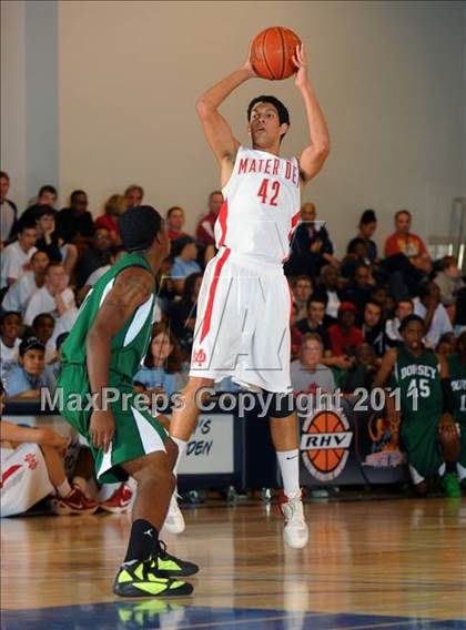 Thumbnail 2 in Mater Dei vs. Dorsey (MaxPreps Holiday Classic) photogallery.