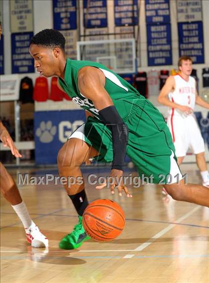 Thumbnail 1 in Mater Dei vs. Dorsey (MaxPreps Holiday Classic) photogallery.