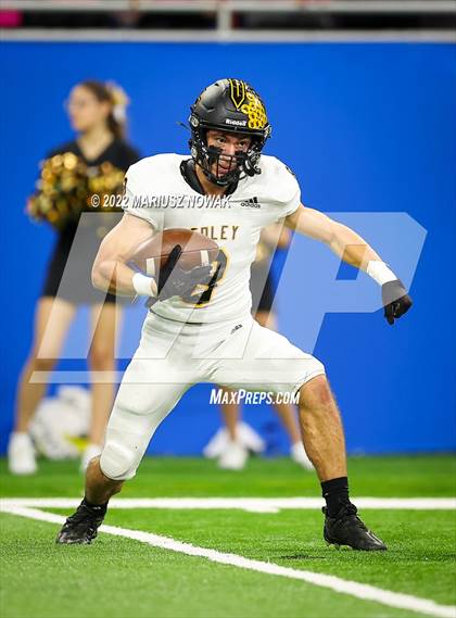 Thumbnail 1 in Bishop Foley vs. Cardinal Mooney Catholic (CHSL Championship) photogallery.