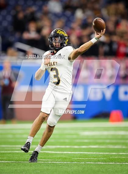 Thumbnail 1 in Bishop Foley vs. Cardinal Mooney Catholic (CHSL Championship) photogallery.