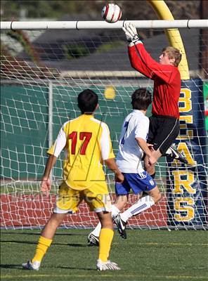 Thumbnail 3 in Santa Margarita vs Cathedral Catholic (CIF SoCal Regional D2 Final) photogallery.