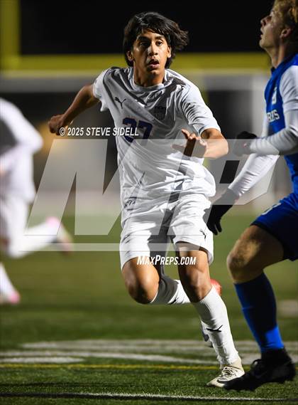 Thumbnail 2 in La Jolla Country Day vs. Central photogallery.