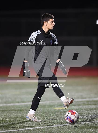 Thumbnail 2 in La Jolla Country Day vs. Central photogallery.