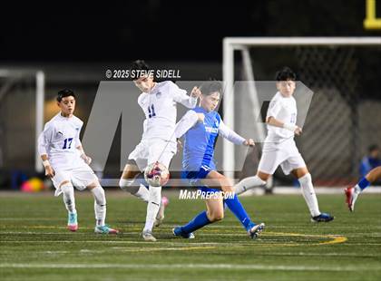 Thumbnail 1 in La Jolla Country Day vs. Central photogallery.