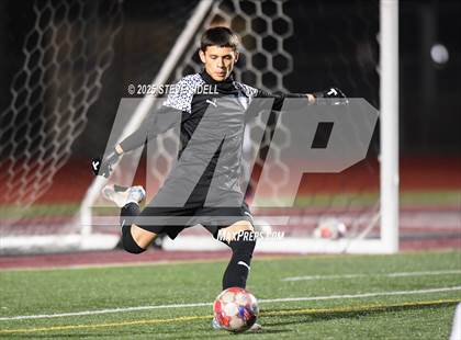 Thumbnail 3 in La Jolla Country Day vs. Central photogallery.