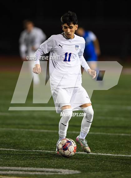 Thumbnail 1 in La Jolla Country Day vs. Central photogallery.