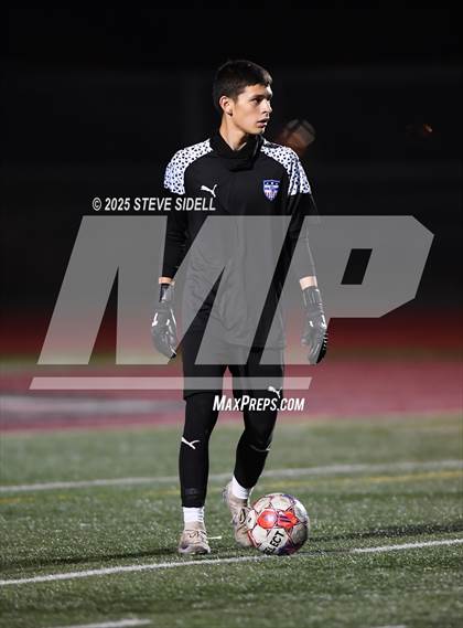 Thumbnail 1 in La Jolla Country Day vs. Central photogallery.