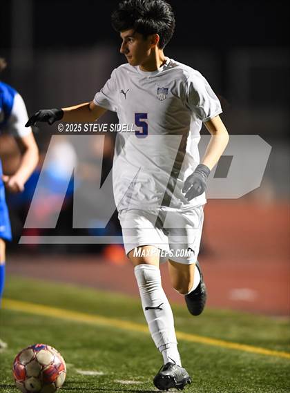 Thumbnail 2 in La Jolla Country Day vs. Central photogallery.