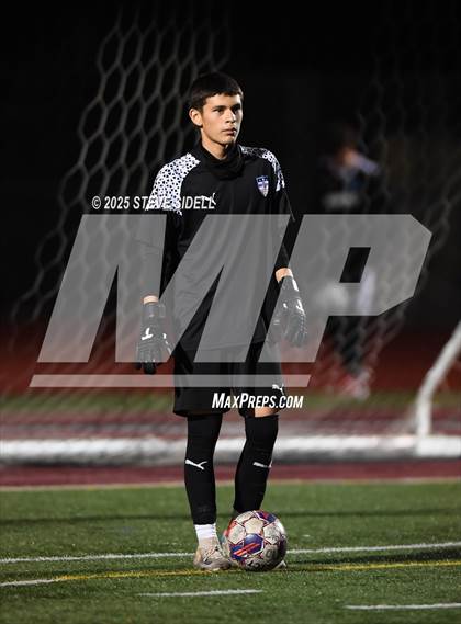 Thumbnail 1 in La Jolla Country Day vs. Central photogallery.