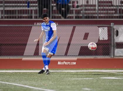 Thumbnail 2 in La Jolla Country Day vs. Central photogallery.