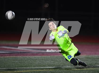 Thumbnail 3 in La Jolla Country Day vs. Central photogallery.