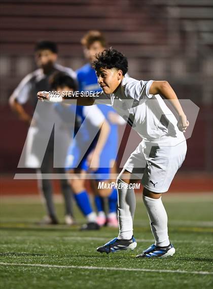 Thumbnail 3 in La Jolla Country Day vs. Central photogallery.