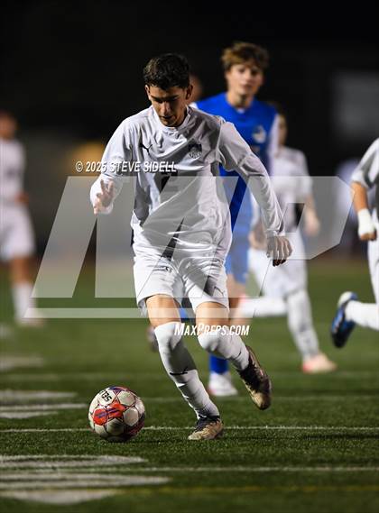 Thumbnail 2 in La Jolla Country Day vs. Central photogallery.