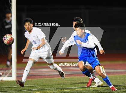 Thumbnail 3 in La Jolla Country Day vs. Central photogallery.