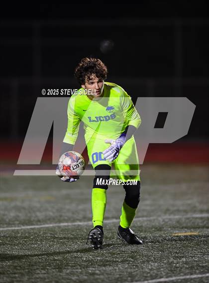 Thumbnail 1 in La Jolla Country Day vs. Central photogallery.