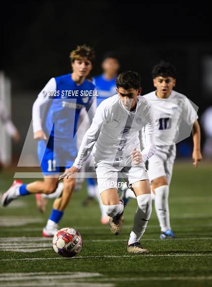 Thumbnail 1 in La Jolla Country Day vs. Central photogallery.