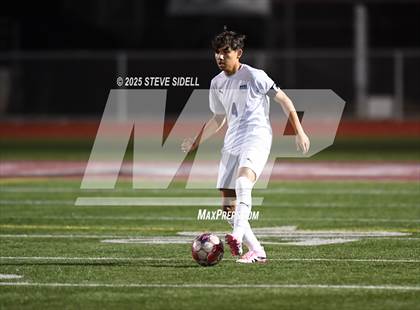 Thumbnail 1 in La Jolla Country Day vs. Central photogallery.