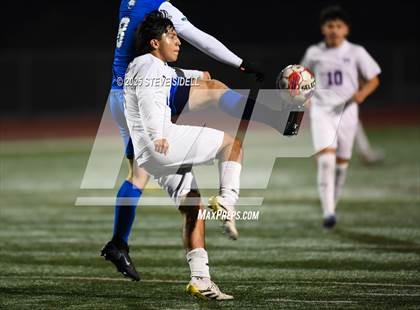 Thumbnail 1 in La Jolla Country Day vs. Central photogallery.