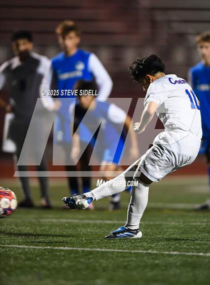 Thumbnail 2 in La Jolla Country Day vs. Central photogallery.