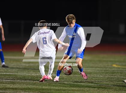 Thumbnail 1 in La Jolla Country Day vs. Central photogallery.